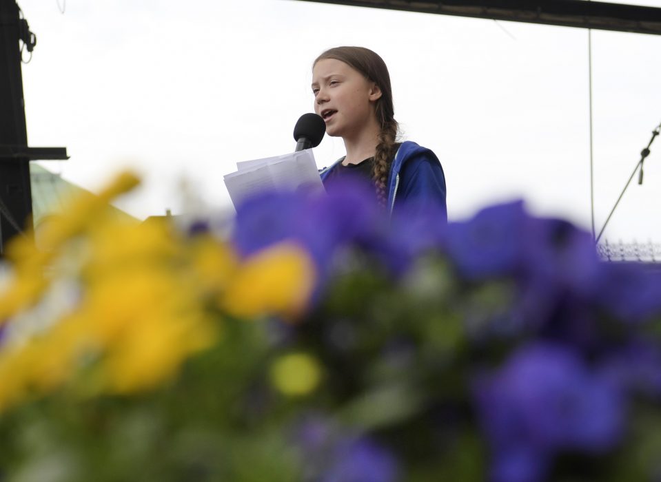 STOCKHOLM 20190524
Greta Thunberg talar från scen när Demonstrationen Global Strike for Future är framme i Kungsträdgården i Stockholm.
Foto: Janerik Henriksson / TT kod 10010