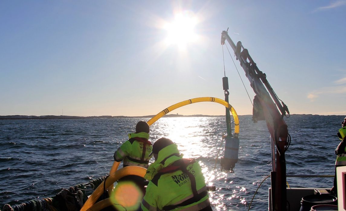 2017-11-16
Nu inleds saneringen av fiskefartyget Thetis, ett av Sveriges miljöfarliga vrak. Fartyget sjönk utanför Smögen 1985 och vraket kan innehålla cirka 30 kubikmeter olja. Saneringen av Thetis kommer främst att ske med hjälp av undervattensrobotar (Remotely operated underwater vehicles, ROV).
Foto: Fredrik Lindgren / TT /Handout / kod 10500
**OBLIGATORISK BYLINE: Fredrik Lindgren / **
**Endast för redaktionell användning. Bilden kommer från en extern källa och distribueras i sin ursprungliga form som en service till våra abonnenter**