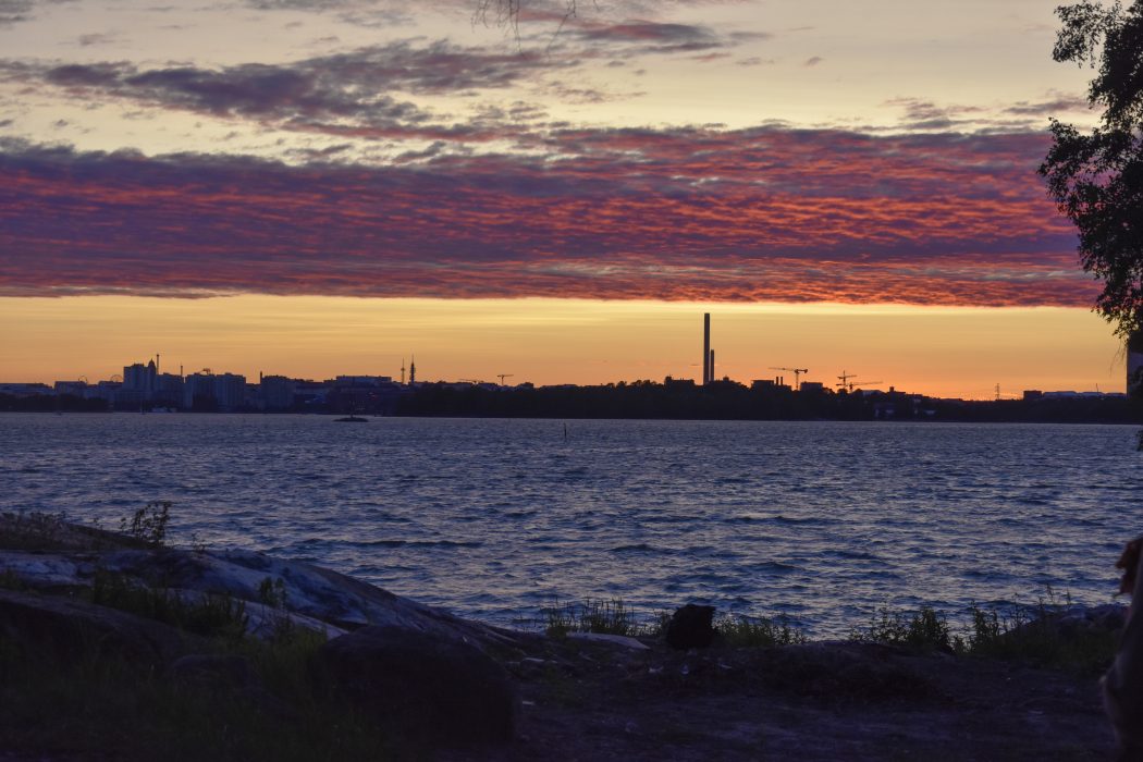 HELSINGFORS 20190628
Helsingfors värms fortfarande främst av kolkraft - men från år 2029 ska stadens skorstenar ha ställts om till mer miljövänlig energi.
Foto: Wiktor Nummelin / TT / kod 10510