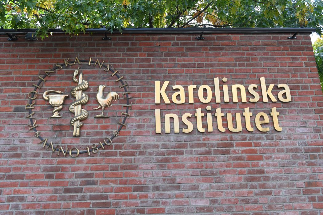 STOCKHOLM 20181001
Entrén till Karolinska Institutet där presentationen av Nobelpristagarna i fysiologi eller medicin presenteras på måndagen.
Foto Fredrik Sandberg / TT kod 10080