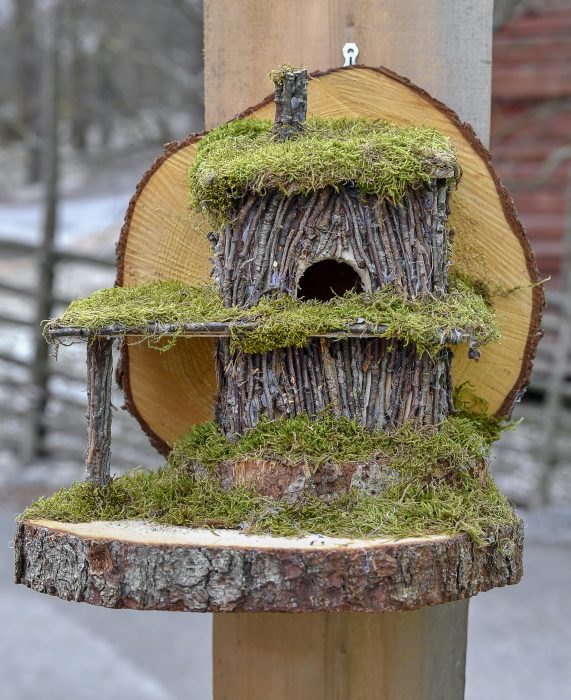 STOCKHOLM 20190319
Idag presenterades bidrag till SM i fågeholk 2019 på Skansen i Stockkholm. Bilden: Trulletors Trollhytta, Oscarsgymnasiet, Oskarshamn, Klass te16b
Foto: Jonas Ekströmer / TT / kod 10030