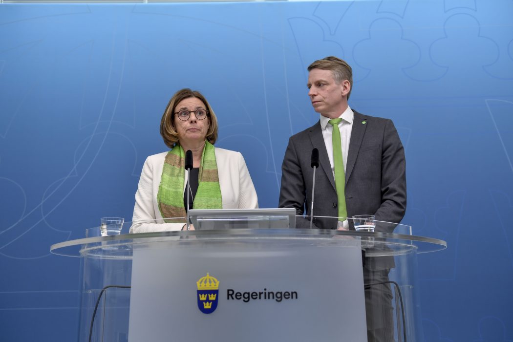 STOCKHOLM 20190408
Miljö- och klimatminister Isabella Lövin (MP) och finansmarknads- och bostadsminister Per Bolund (MP) presenterar regeringens satsningar på klimat och miljö i vårändringsbudgeten.
Foto: Stina Stjernkvist / TT / kod 11610