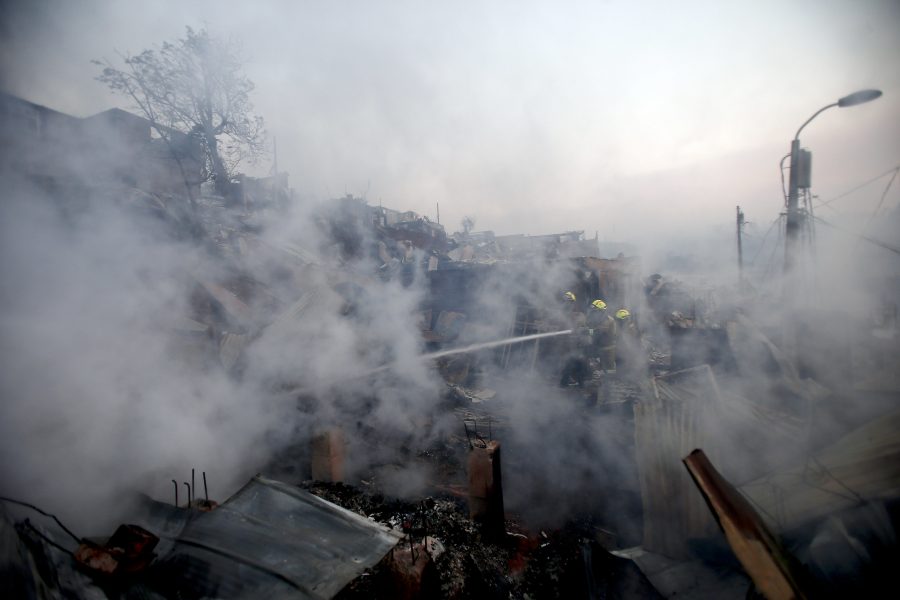 Luis Hidalgo/AP/TTHotande bränder är inte ovanliga i Valparaíso sommartid.