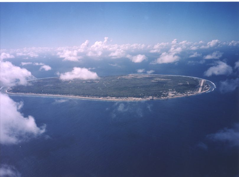 Nauru är en liten ö utanför Australien med endast 11 000 invånare.