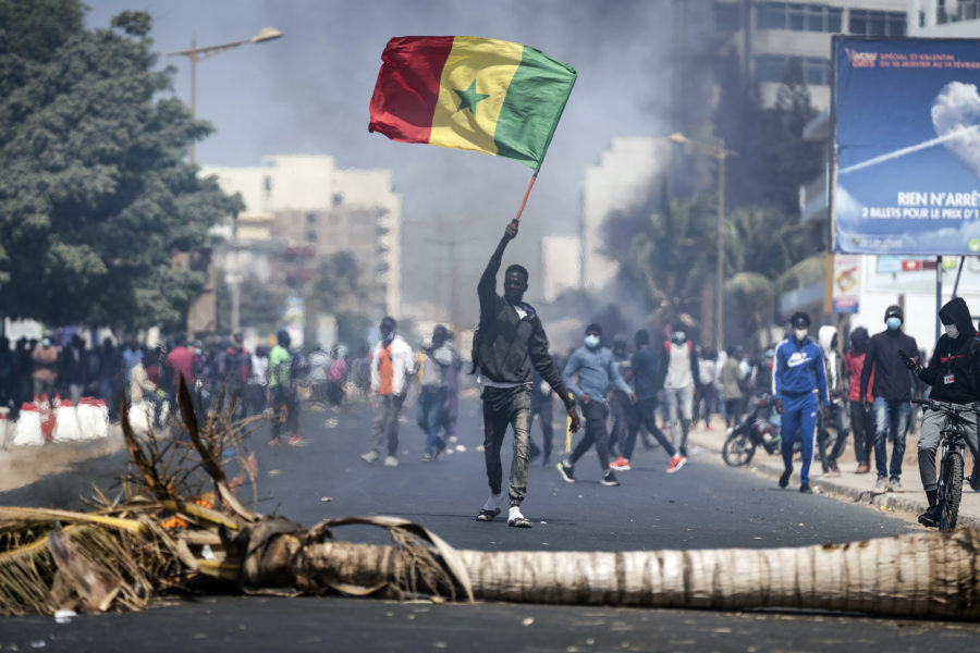 Demonstrationer i Dakar efter det att oppositionsledaren Ousmane Sonko gripits.