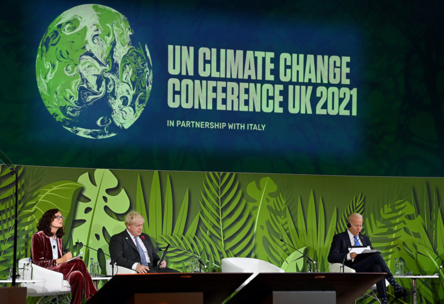 Storbritanniens premiärminister Boris Johnson och USA:s president Joe Biden under COP26 i Glasgow, Scotland.