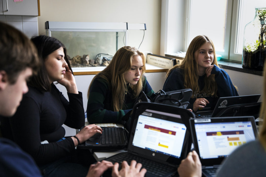 Under hållbarhetsturnén får gymnasieelever den stora uppgiften att lösa ett hållbarhetsproblem åt en verksam aktör.